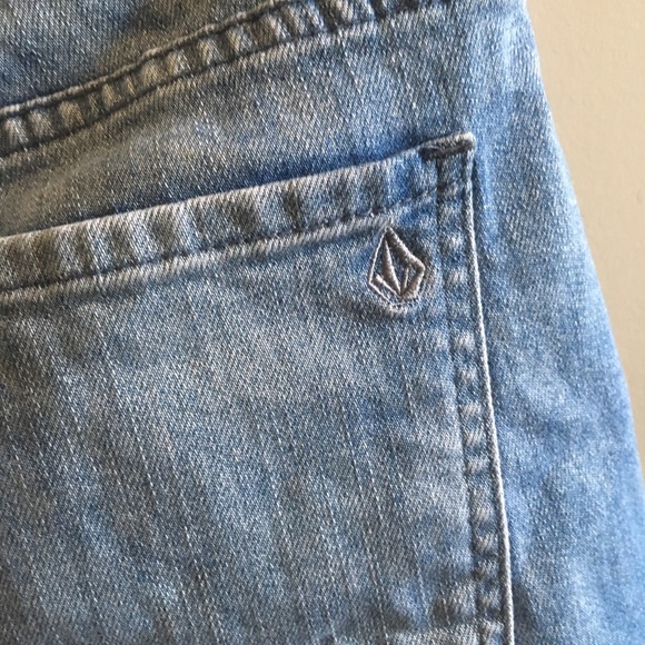 Volcom cut off shorts - Picture 7 of 8